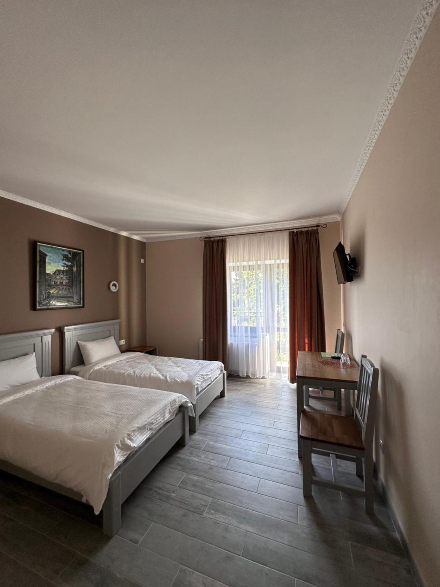 Maestro Hotel Ostroh ภายนอก รูปภาพ
