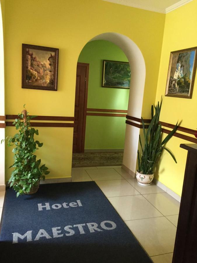 Maestro Hotel Ostroh ภายนอก รูปภาพ
