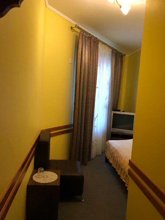 Maestro Hotel Ostroh ภายนอก รูปภาพ